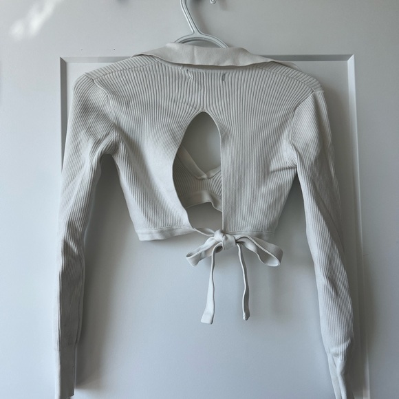 BERKSHA White Ribbed V-Neck Crop Top - Picture 3 of 3